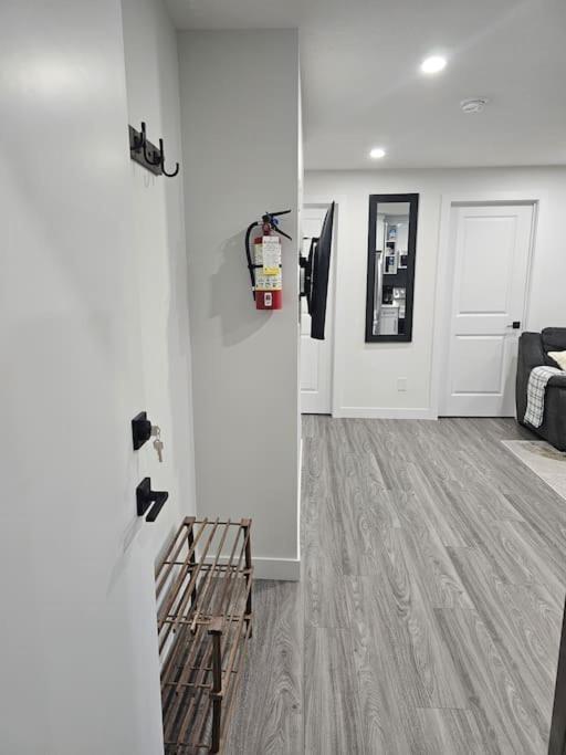 Lovely 2 Bedroom In Apartment *