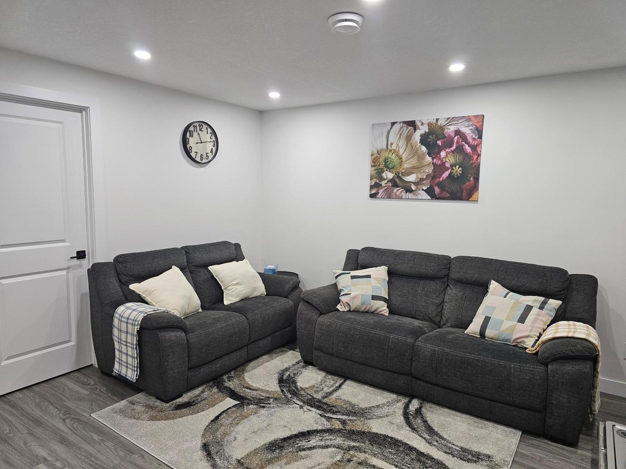 Lovely 2 Bedroom In Apartment *