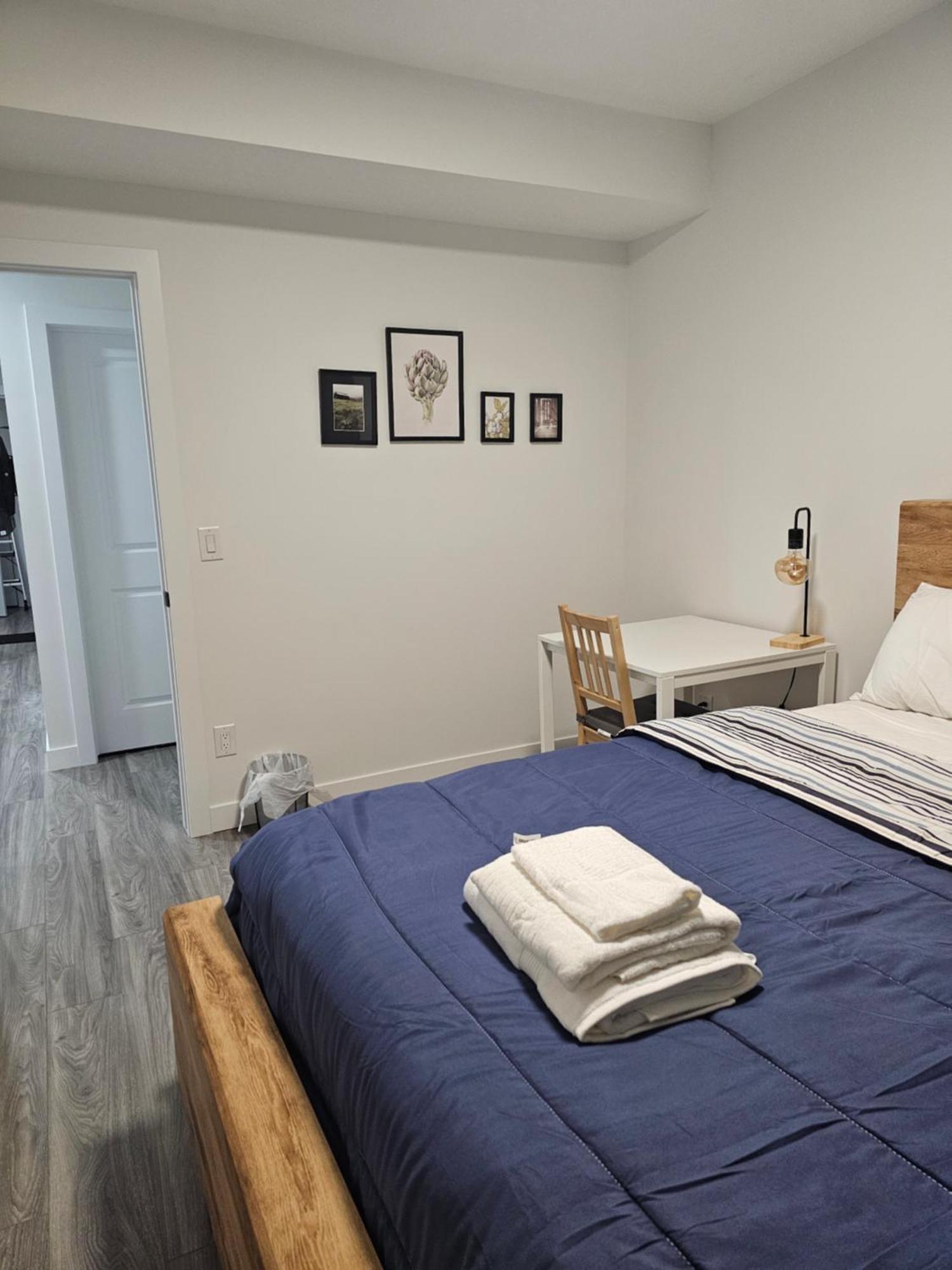 Lovely 2 Bedroom In Apartment *